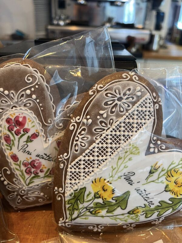 Zdobená perníková srdíčka s tradičními vzory